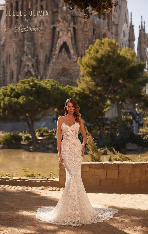 Picture of: Strapless Lace Wedding Gown with Sweeheart Top and Clover Train in WIINI, Style: J2219, Detail Picture 4