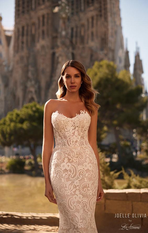Picture of: Strapless Lace Wedding Gown with Sweeheart Top and Clover Train in WIINI, Style: J2219, Detail Picture 7