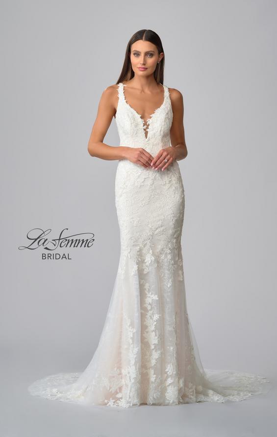 Picture of: Beautiful Lace Dress with Open Back and Detailed Train in III, Style: B1039, Detail Picture 9