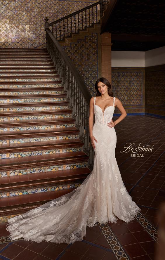 Picture of: Lace Mermaid Wedding Dress with Plunging Neckline in IIIINI, Style: B1473, Detail Picture 3