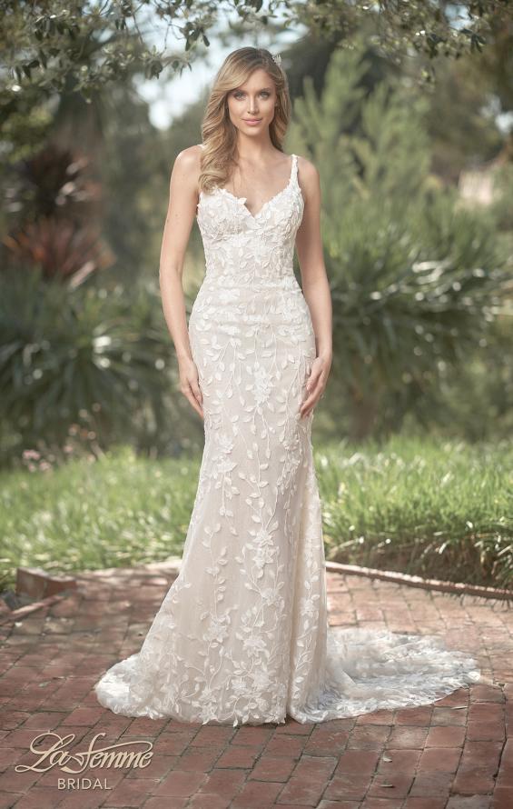 Picture of: Fitted Wedding Dress with V Neck and Beading in IINI, Style: B1071, Detail Picture 3