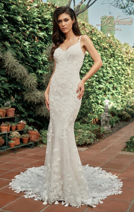 Picture of: V-Neck Lace Wedding Dress with Elegant Lace Trim Train in IINI, Style: B1286, Detail Picture 3