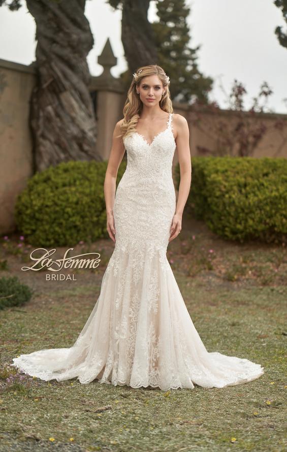 Picture of: Trumpet Lace V-Neck Wedding Gown in IINI, Style: B1003, Detail Picture 4