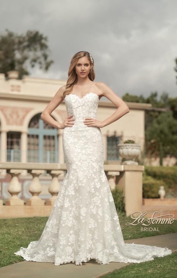Picture of: Strapless Lace Gown with Sweetheart Neckline in WIIII, Style: B1253, Detail Picture 3