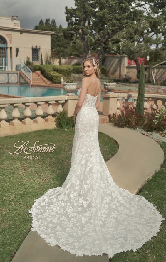 Picture of: Strapless Lace Gown with Sweetheart Neckline in WIIII, Style: B1253, Detail Picture 4