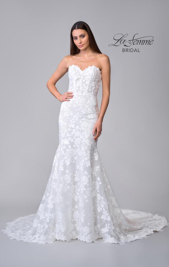 Picture of: Strapless Lace Gown with Sweetheart Neckline in WIIII, Style: B1253, Detail Picture 5