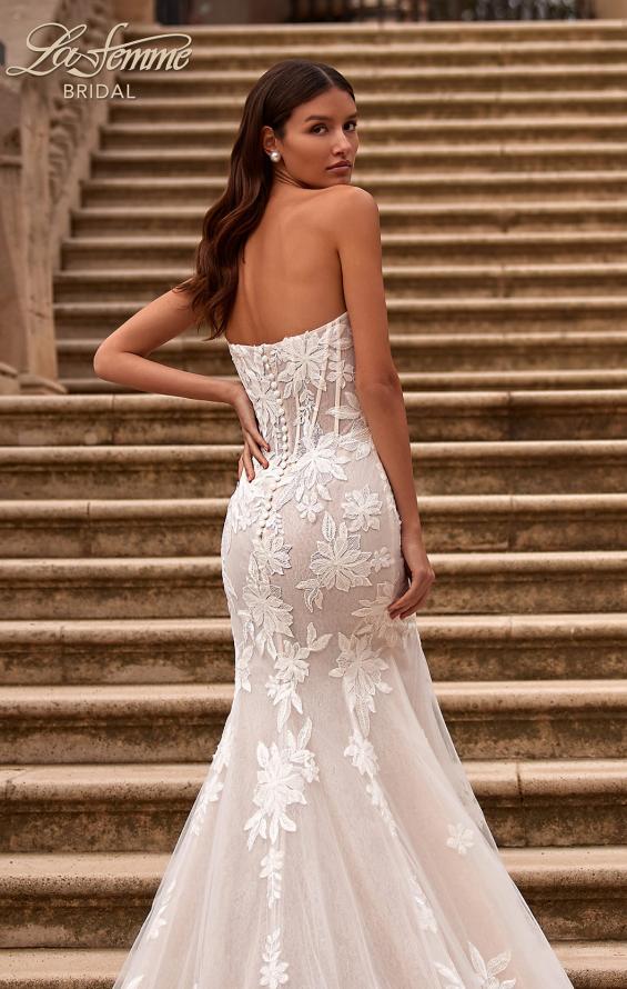Picture of: Strapless Chic Lace Wedding Dress with Bustier Illusion Bodice in WIINI, Style: B1349, Detail Picture 3