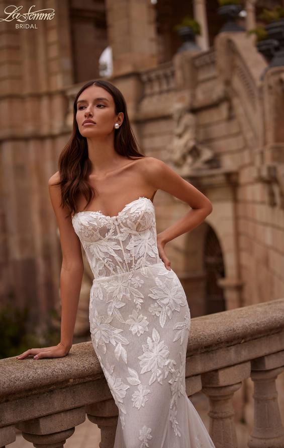 Picture of: Strapless Chic Lace Wedding Dress with Bustier Illusion Bodice in WIINI, Style: B1349, Detail Picture 6