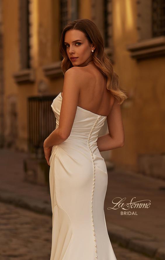 Picture of: Sophisticated Strapless Sweetheart Satin Wedding Dress in ivory, Style: B1438, Detail Picture 2